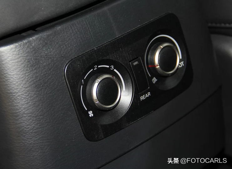 进口三菱帕杰罗3.0L V6实拍，35万起优惠还大，却干不过普拉多？