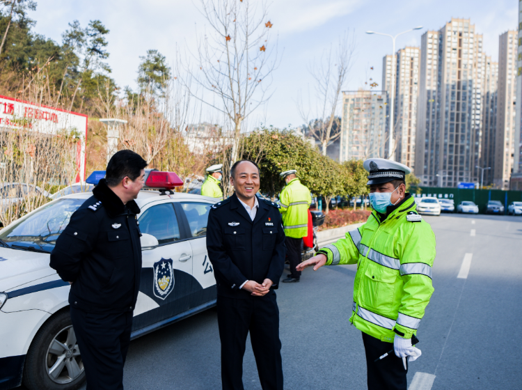 2021下半年各地辅警陆续开始招聘，工资不高，但3点优势让人眼红