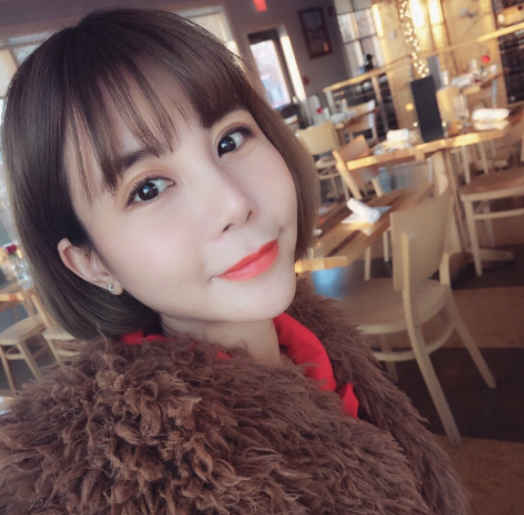 十年前,刚刚大学毕业的马诺次参加了相亲节目《非诚勿扰》,初入社会的