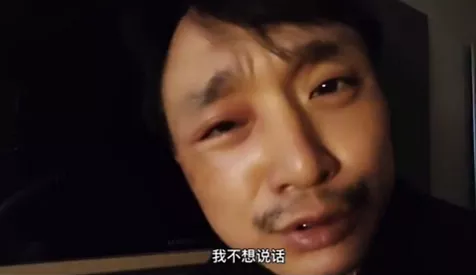 男子带俩孩子游泳，忽然被隔离！那画面简直不忍看…满屏生无可恋！网友：妈妈的痛苦体会到了吗