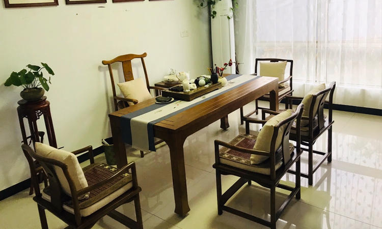 实木茶室：新中式茶桌，打造家里的“世外桃源”