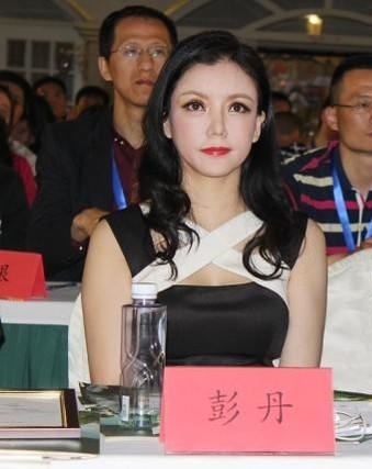 拒绝《花花公子》邀请，放弃3000万三级片酬，彭丹的人生足够精彩