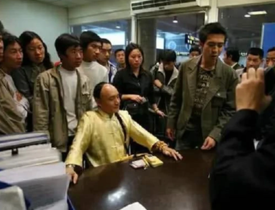 广州“贵族”周佑钱：自称是多尔衮十世孙，还曾向国家索要故宫