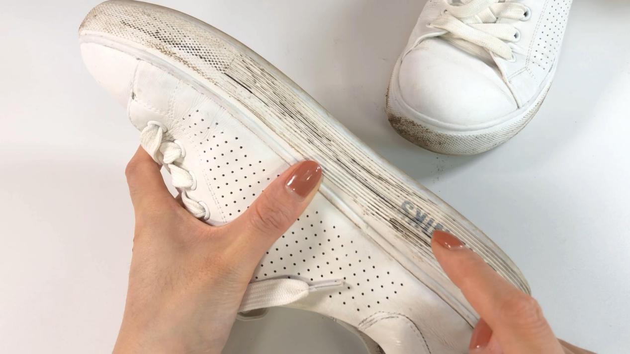 鞋子白边容易脏，教你不用一滴水，擦完天天穿新鞋