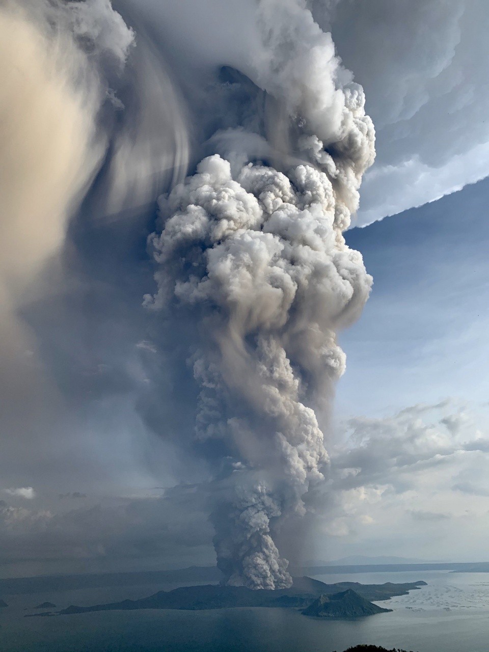 为什么美国3座火山会同时喷发？如果黄石公园火山也喷发会怎样？