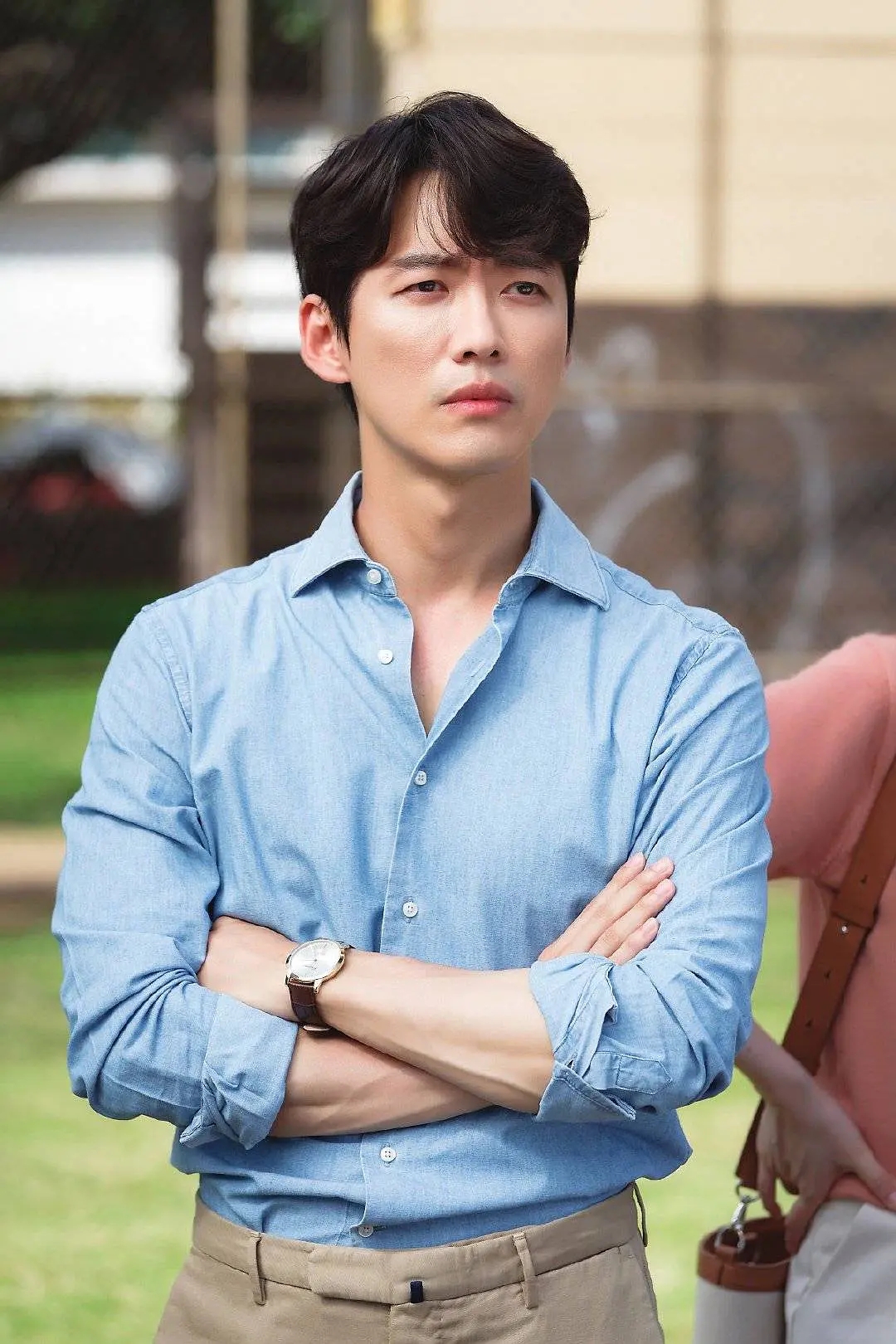 男主角隐藏身份的韩剧(韩剧男主隐藏富二代身份)_娱乐新闻_韩剧直播网