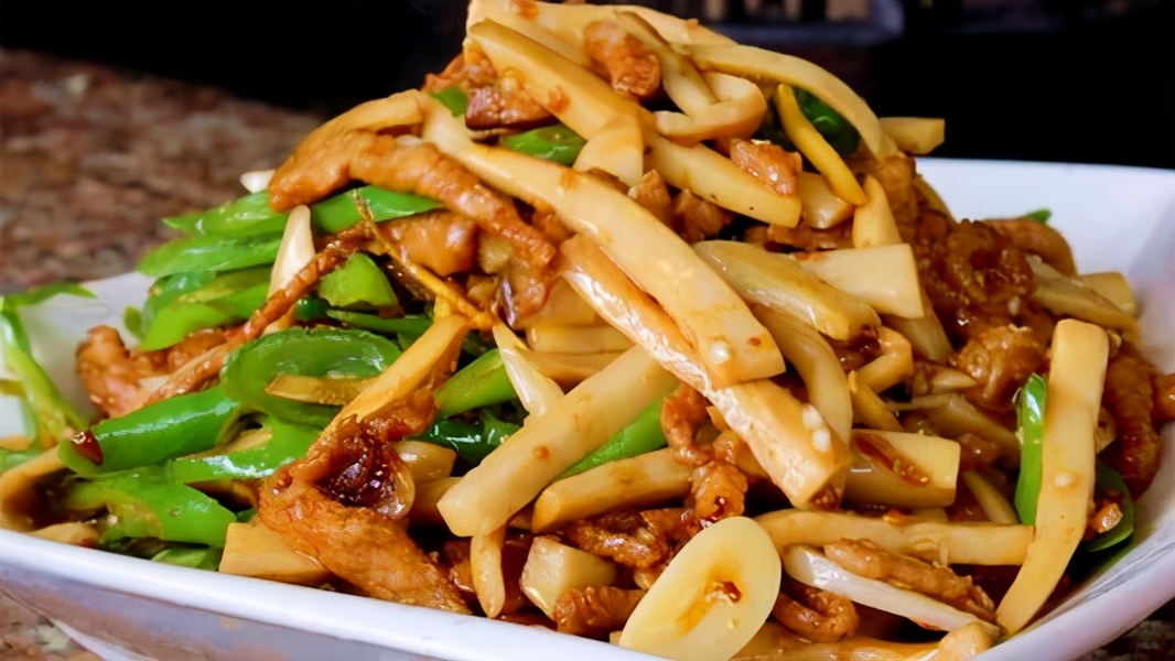 为什么饭店炒的杏鲍菇那么好吃？原来做法有诀窍，看完终于学会了