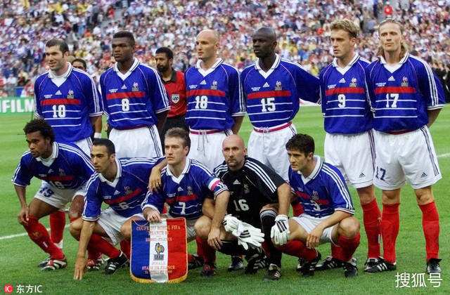 把世界杯的图片大一点(最经典的一届国际大赛--98年法国世界杯老照片)