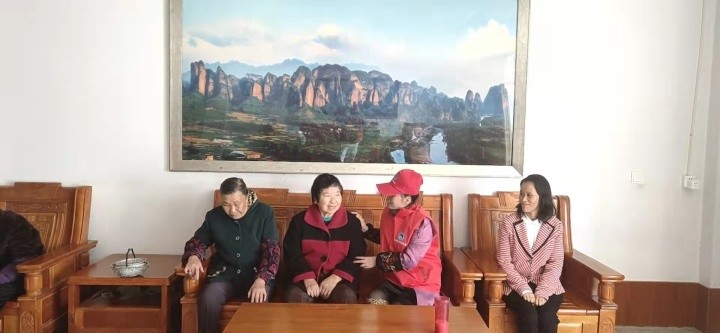 长城汇公益协会陈美珠爱心团队情系老人 爱在敬老院