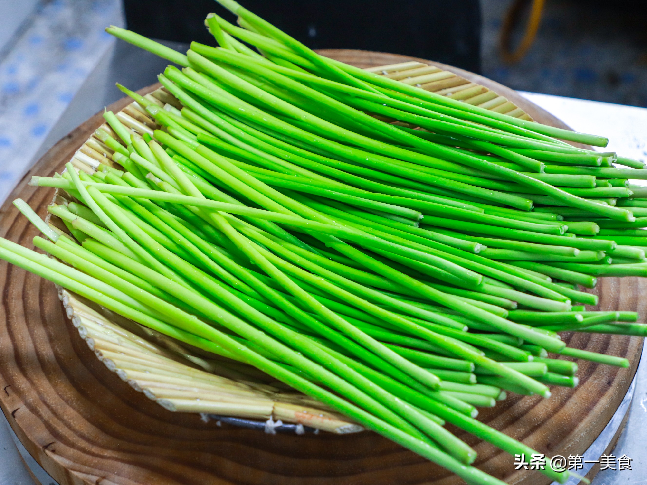 蒜苔最脆爽吃法,教你一个万能腌料配方,腌上5斤放到过年都不坏