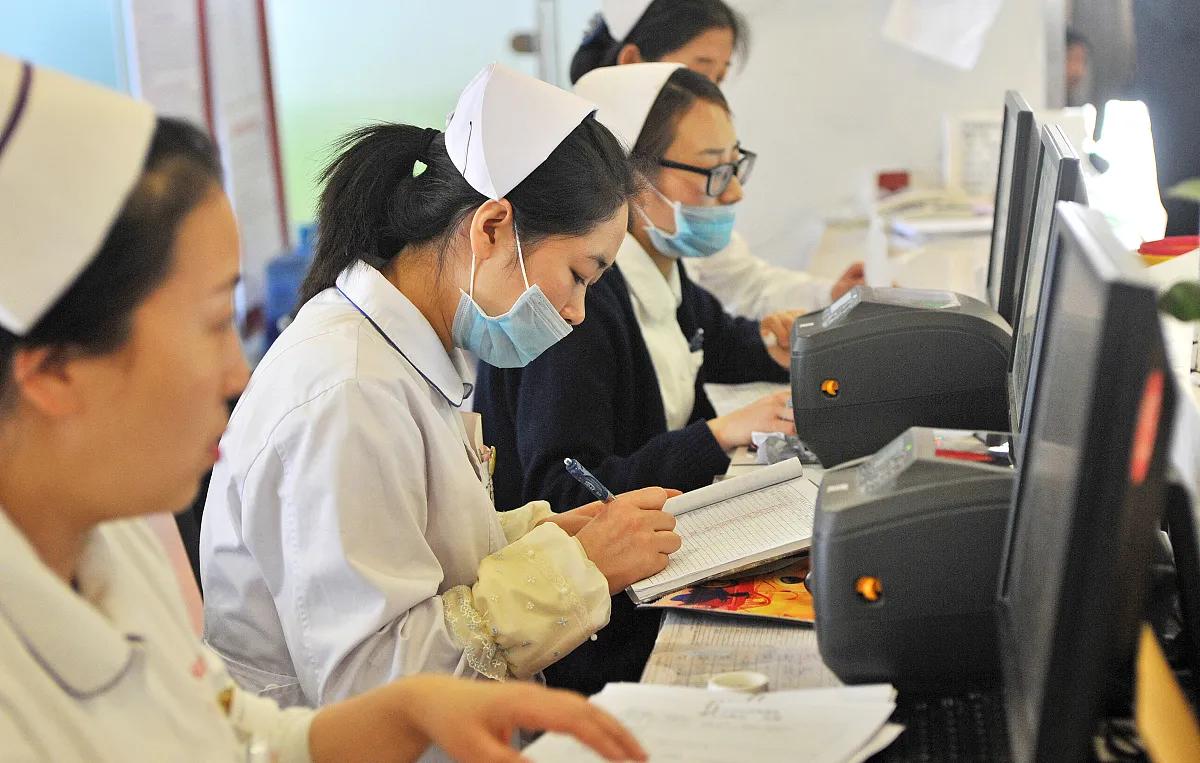 大学里，这10个专业属于朝阳行业，发展前景好，适合女生报考