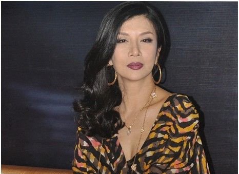 57岁“艳后”吴家丽：狠拒成龙又惨遭劈腿，情路坎坷为爱单身至今