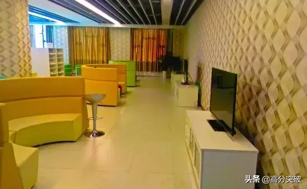 泡一整天都不够！国内那些美炸天的大学图书馆，你去过几个？