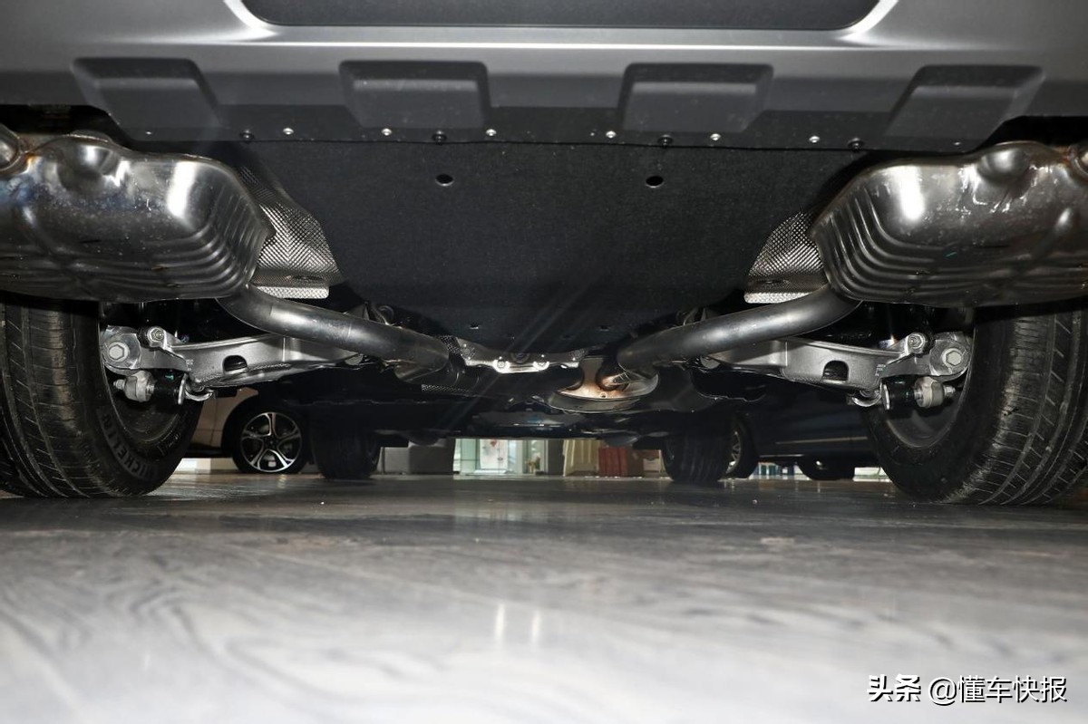 35万元级6座中大型SUV，福特探险者、凯迪拉克XT6如何选？