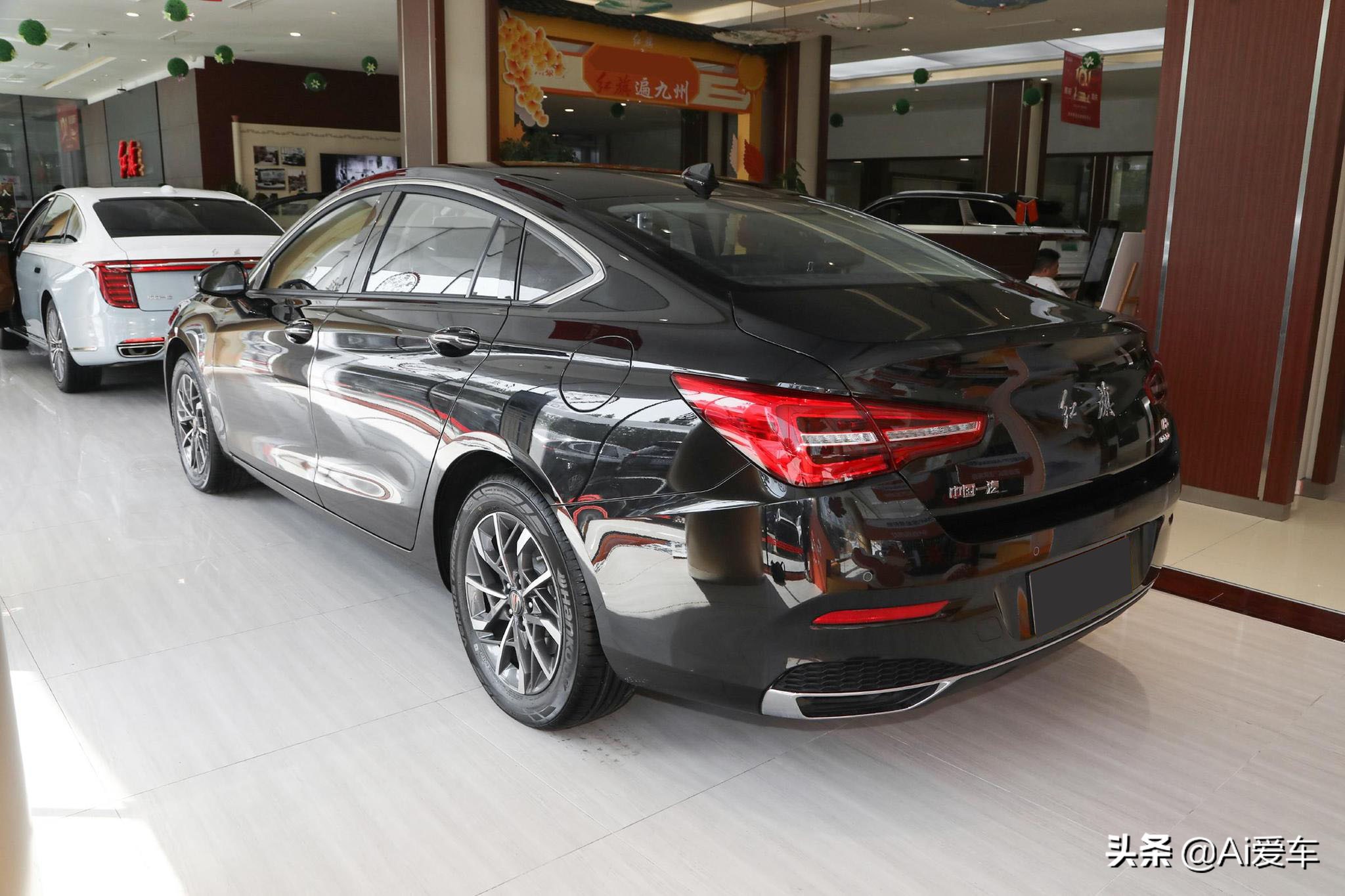 热销B级车，豪华长轴距大家轿，便宜低油耗，实拍红旗H5