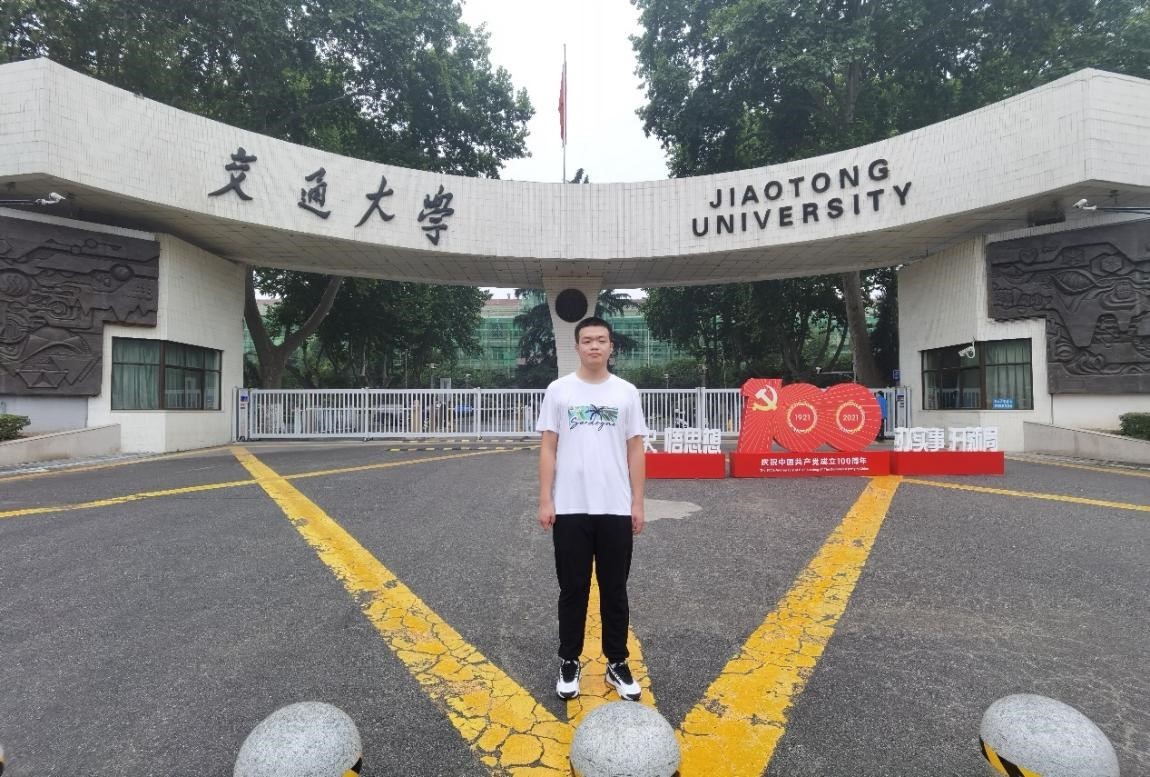 和父母、爷爷同上一校！这3位“少年学霸”：15岁考交大，拿全国第一！