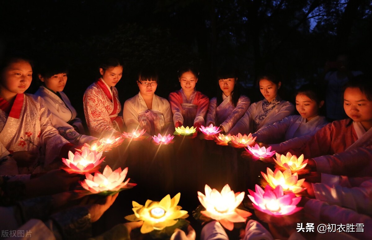 中元节荷花灯诗四首赏读：火里莲花水上开，宛似流觞曲曲来