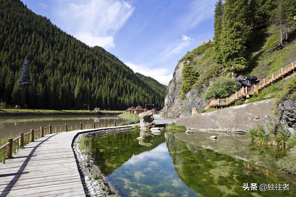 峡谷山泉、溪流湖泊、山谷草甸、碧水蓝天，美轮美奂的天山大峡谷