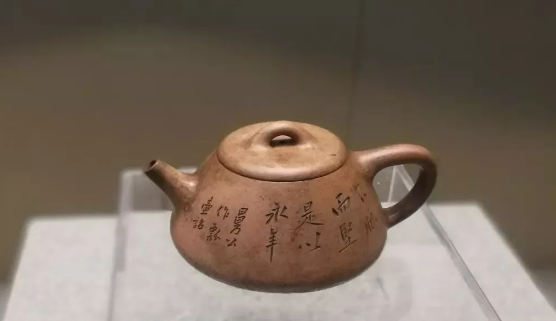 太难得！紫砂圈这些名家大师不仅壶做得好，刻绘手艺也是一流