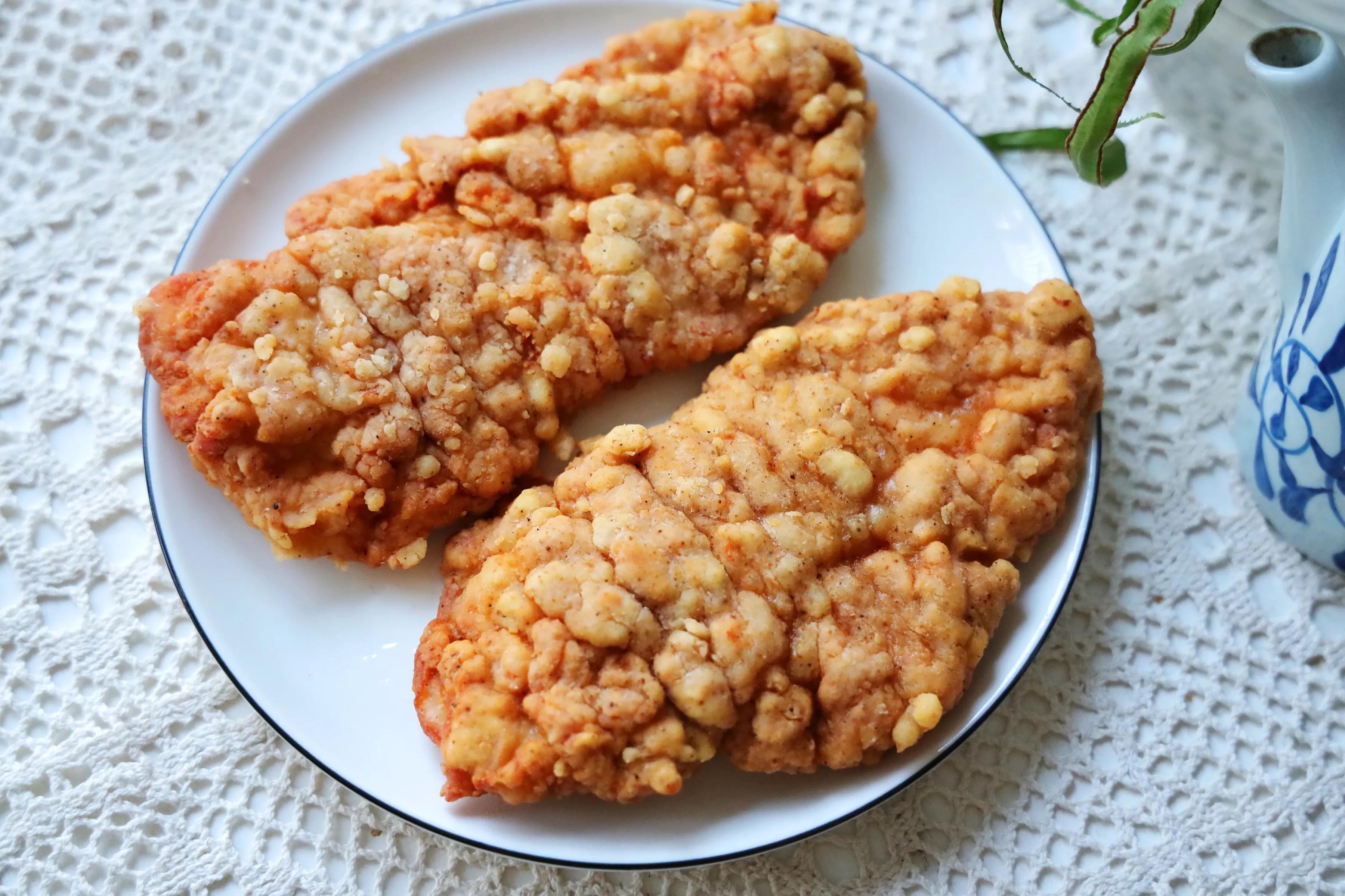 几元的鸡胸肉，简单做下，上桌成了抢手菜，外皮酥脆里面软嫩好吃