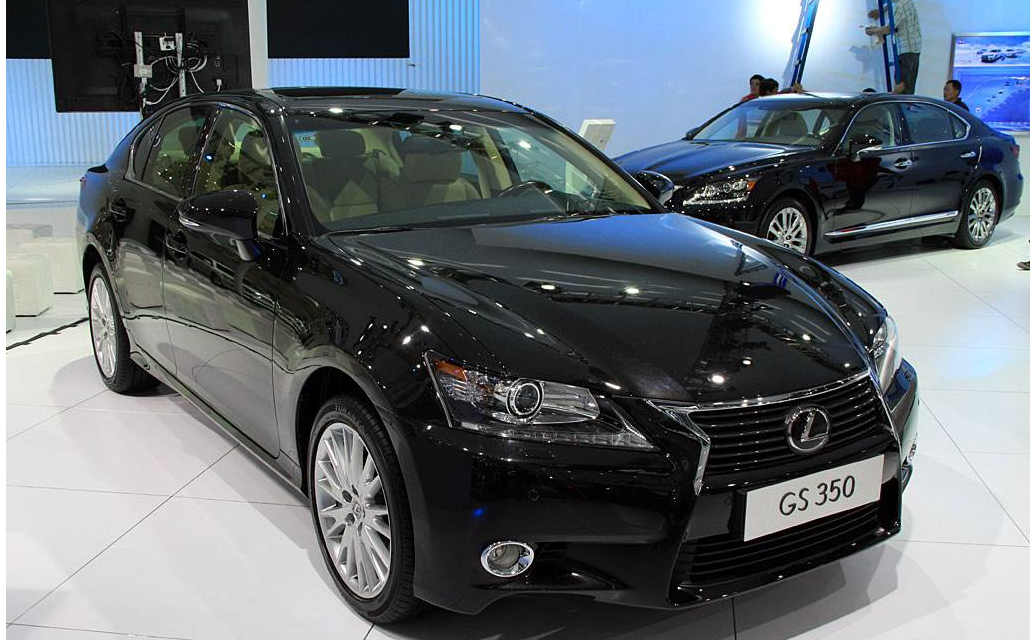 到了40岁，就该买雷克萨斯GS了，看出车型你就能感受到“年龄感”
