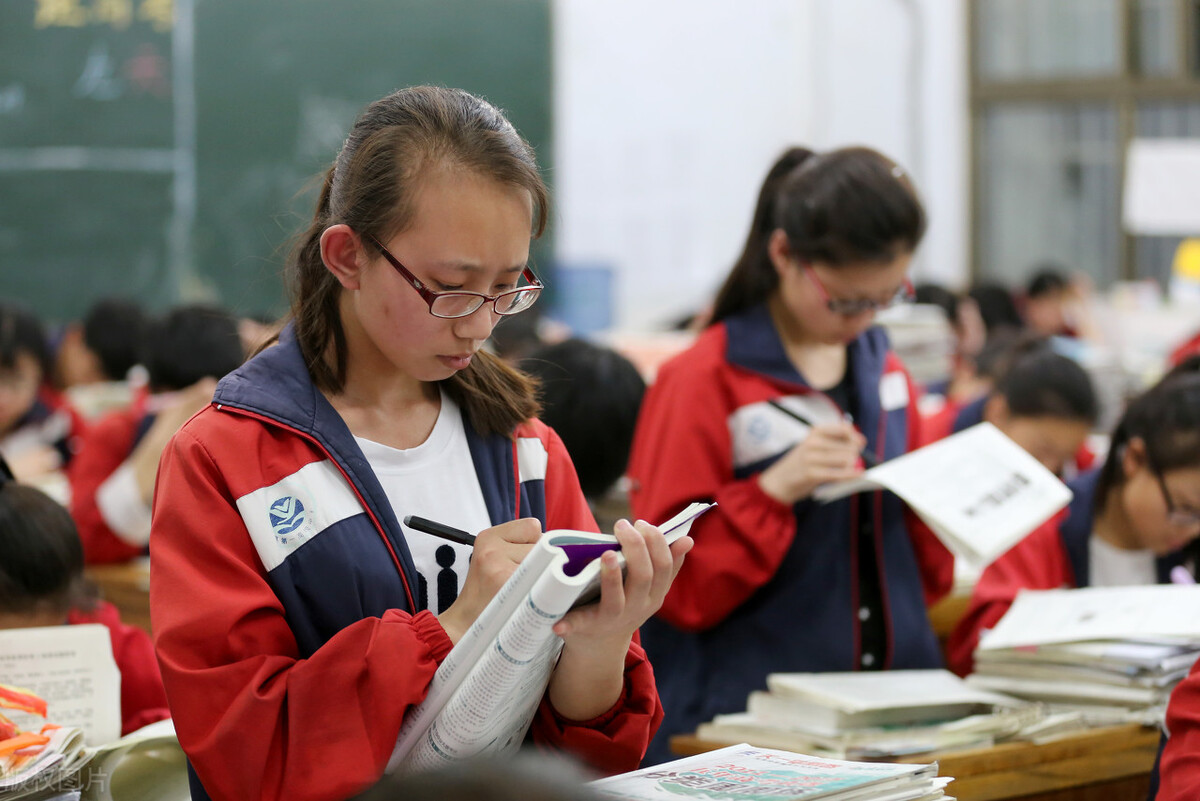 高考作文满分、语文总分142，分享经验：考试时，有3点写作习惯