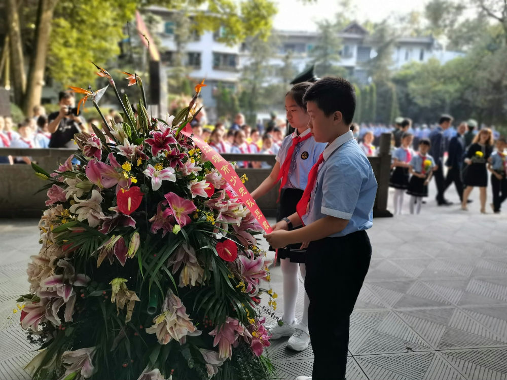 泡桐树小学都江堰校区参加都江堰市公祭活动(图8)