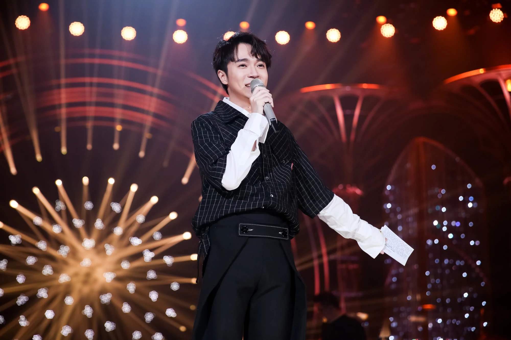 这些嗓音独特的歌手里，即便是周杰伦也被骂过“难听”