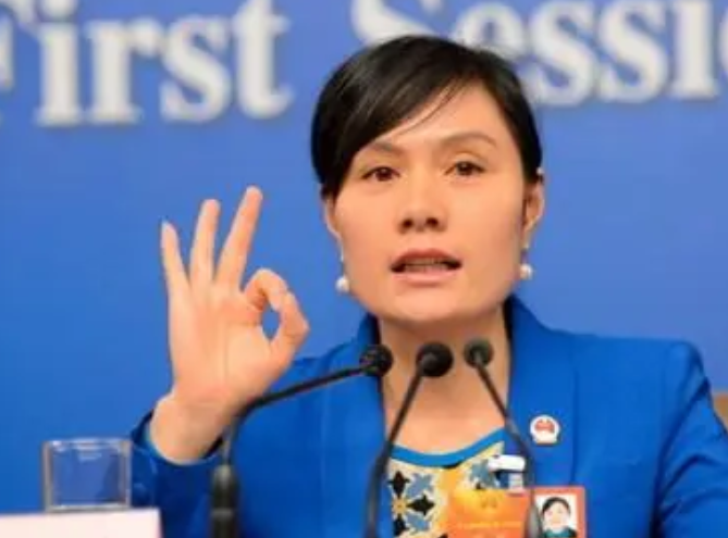 14岁辍学打工，刘丽靠洗脚供百位贫困生，2010年感动中国后如何了