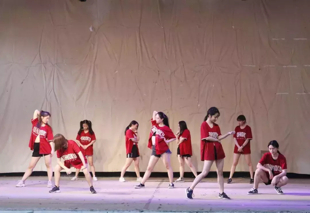 攀大出彩青年 ｜ The One万达街舞挑战赛闯入4强的攀大追梦舞者