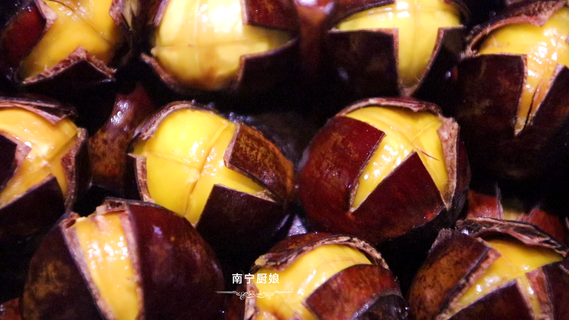 糖炒板栗原来做法这么简单，一个电饭锅就搞定，个个开花香甜粉糯