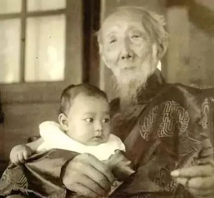 复旦创始人马相伯：91岁卖画捐赠将士，为何会说自己是条狗？