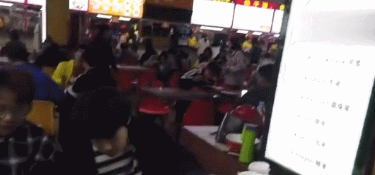 某211高校食堂一幕引热议：那些好学校的读书氛围有多震撼？