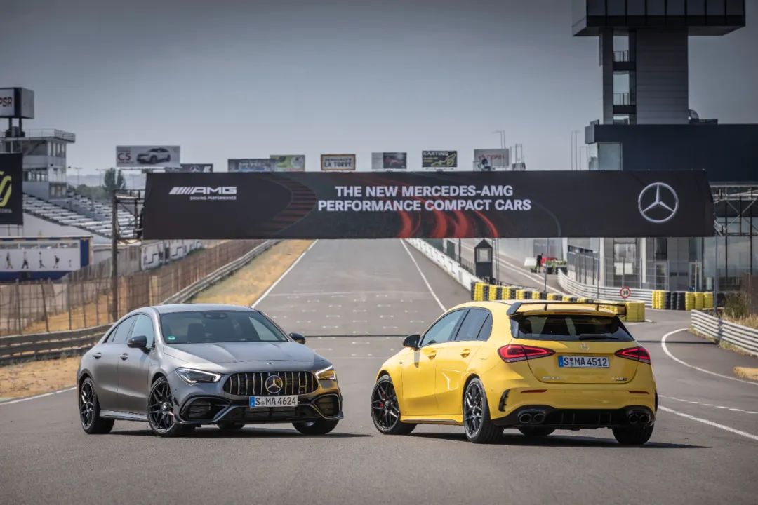 “漂移模式”已是高性能小钢炮的必备技能——RS 3 vs AMG A45 S