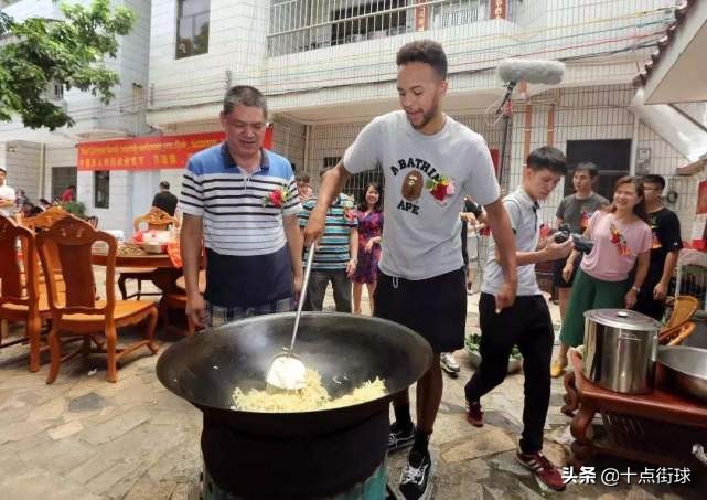 nba哪些有中国血统(NBA现役唯一有中国血统的球员！曾来深圳认亲，名称已被写入家谱)