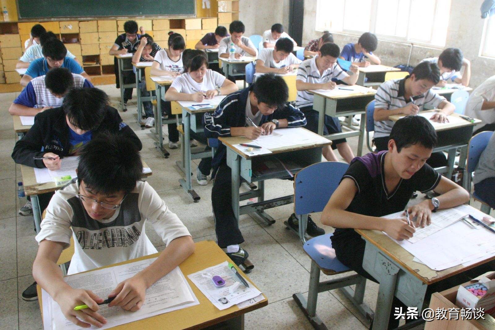 我国高考裸分最高的三个人，第一纪录无人破，最后一位令人敬佩