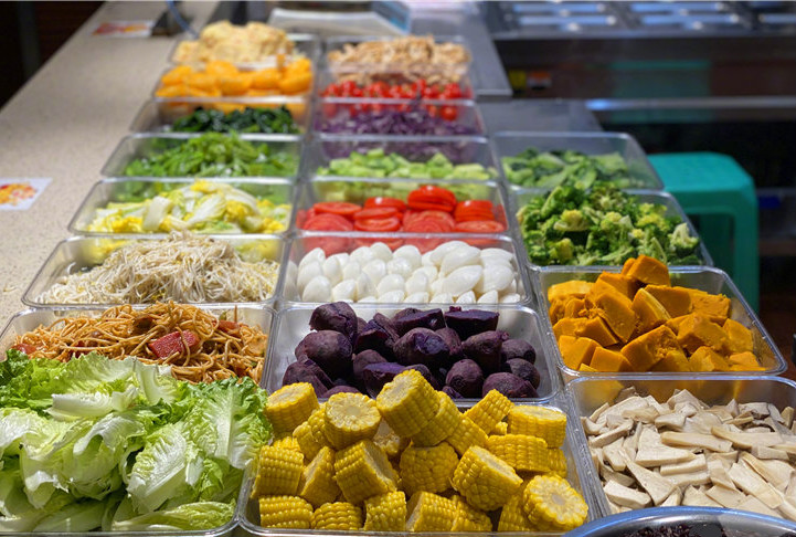 重庆一高校食堂超贴心，为师生开设减脂窗口，不少学生跃跃欲试