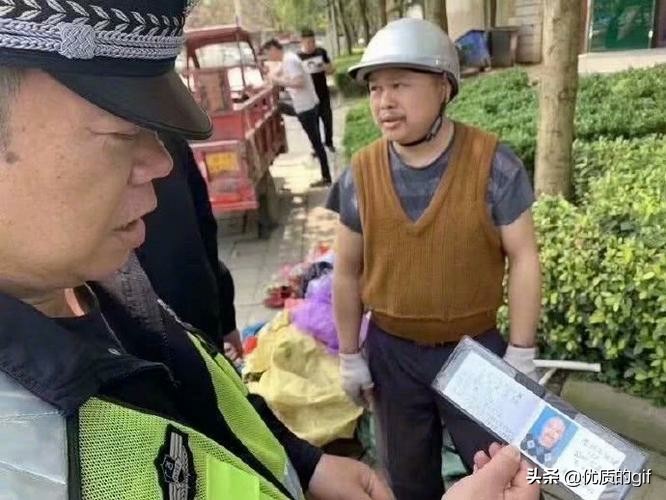 “大哥这驾照，我也是佩服了，警察叔叔都看懵了！”哈哈哈