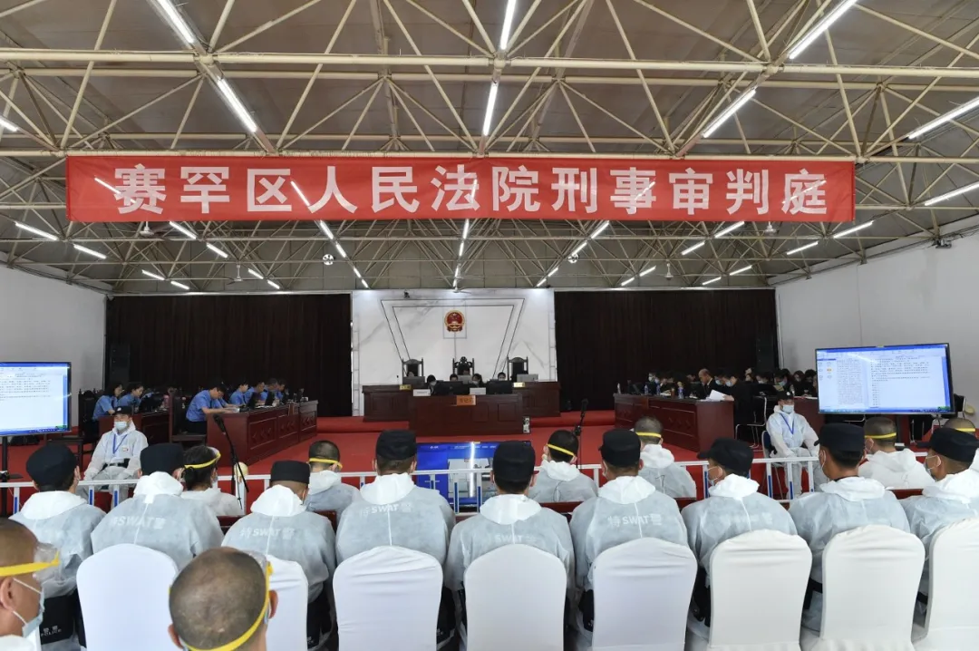 章某某等25人涉嫌组织、领导、参加黑社会性质组织等罪一案一审公开开庭审理