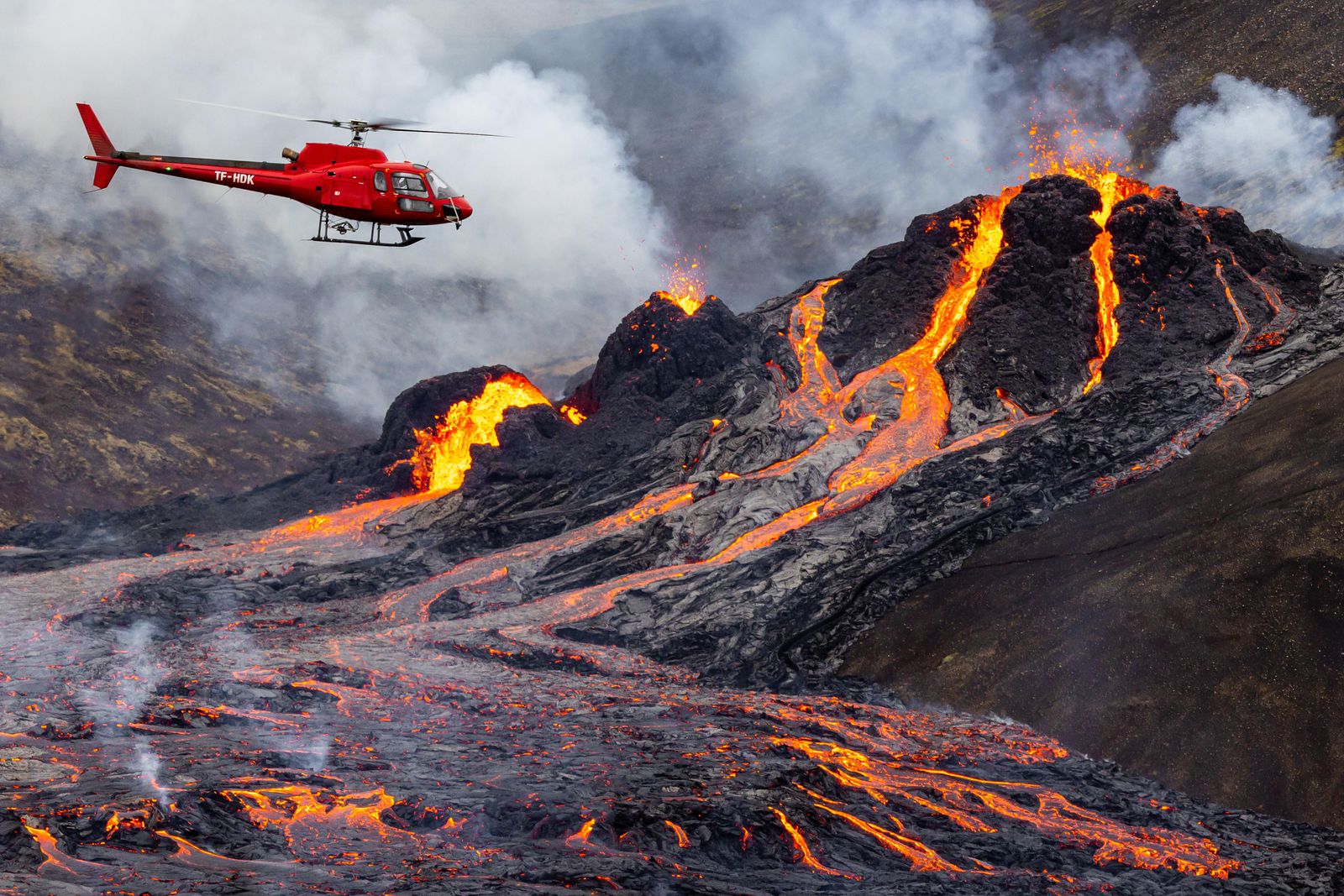 美国黄石公园火山爆发(美国躲不了的大灾难！24小时地震144次，黄石火山会摧毁美国吗？)