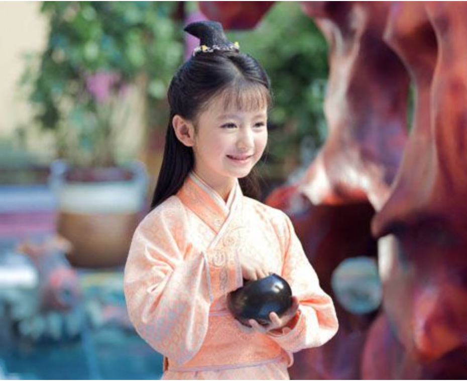 关晓彤蒋依依是"国民闺女"过去式了,新晋小小花一个比一个灵