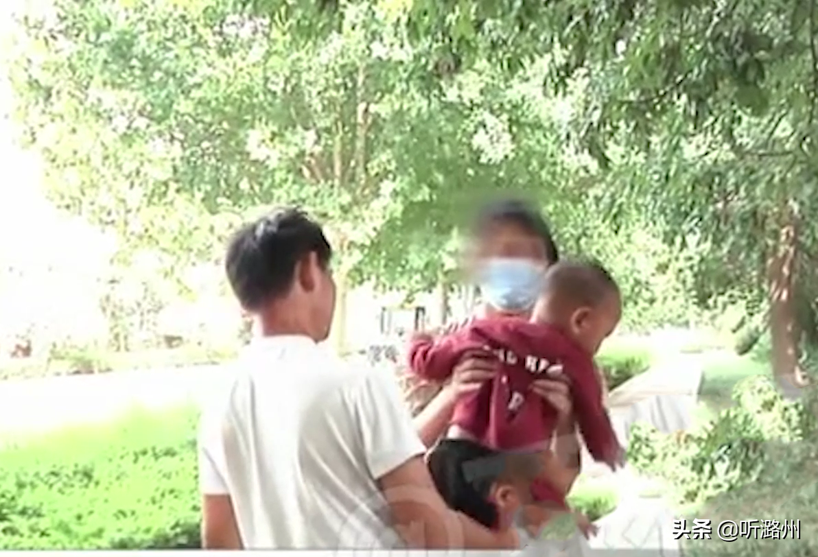 夫妻吵架，把孩子放在闺蜜家，闺蜜当街哭诉：代养容易还回去难