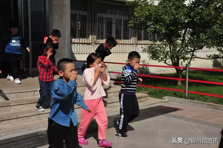 锦州市实验学校德胜、学苑两校区6000余师生参加安全疏散演练