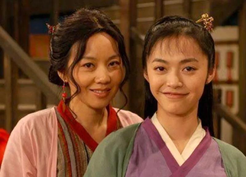 “性感女神”唐一菲和凌潇肃、姚晨的10年纠缠：真狗血