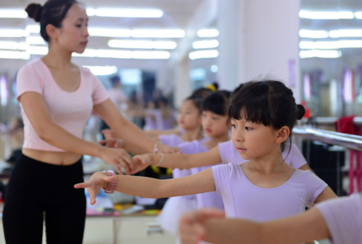 幼儿园一次性开15个“兴趣班”，可能只有一个实用，打基础更重要