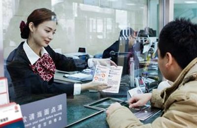 在银行要存多少钱才能每天靠利息过生活？