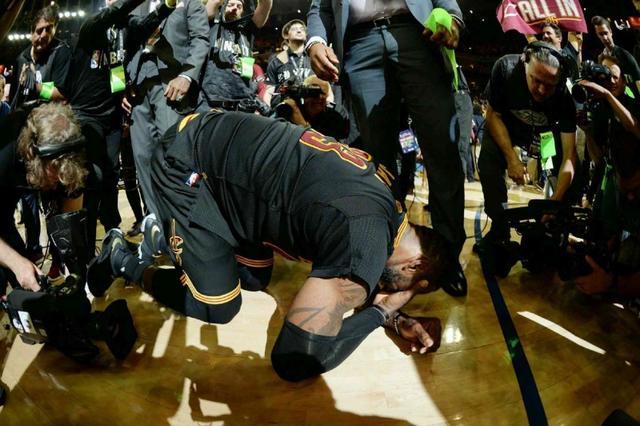 NBA历史六大泪目瞬间：罗斯50分之夜，詹姆斯夺冠后跪地痛哭
