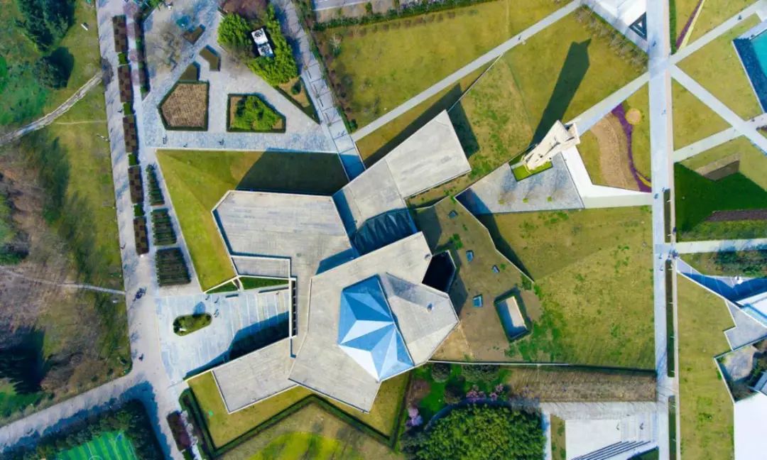 西安这座学费高达3万的大学，凭什么比985、211还受人欢迎？