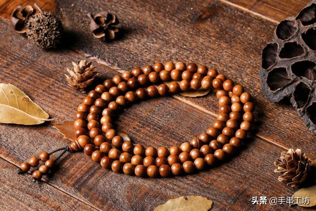 曾经1000块钱买不到，现在100块钱没人要，那些被炒作起来的手串