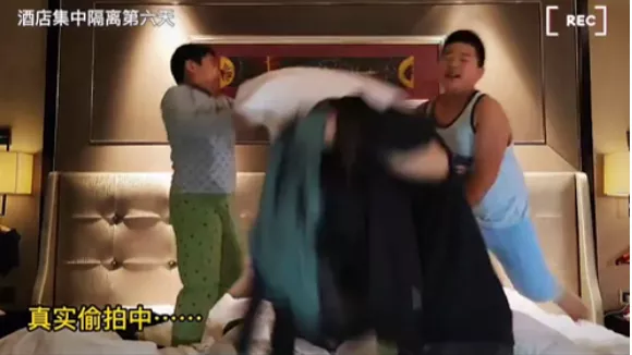 男子带俩孩子游泳，忽然被隔离！那画面简直不忍看…满屏生无可恋！网友：妈妈的痛苦体会到了吗